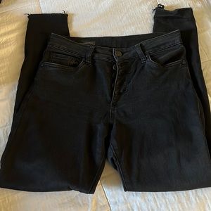 Great pair of black jeans! Size 6. Runs small/tight